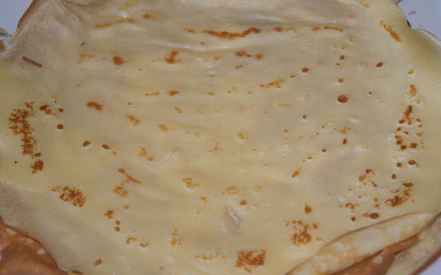 Pâte à crêpes sucrée au lait