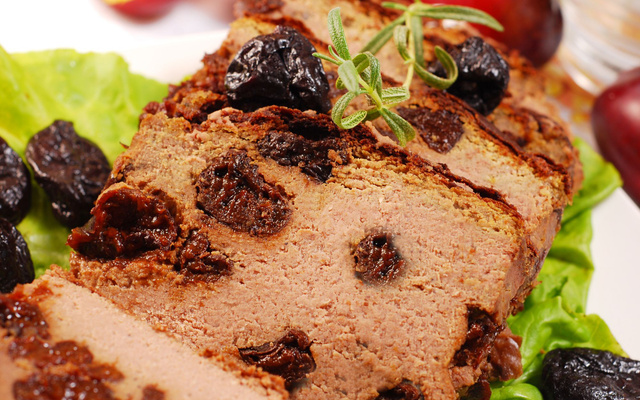 Terrine de foie aux pruneaux