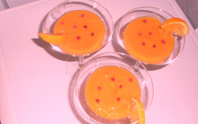 Soupe de mangue aux baies roses