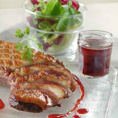 Magret de canard rôti à la gelée de cerises acidulées Bonne Maman