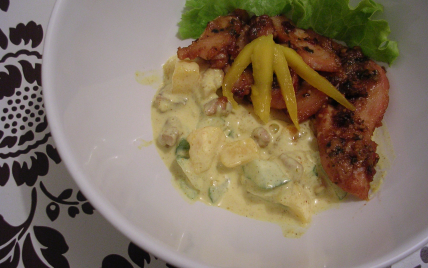 Poulet caramélisé au peanut butter et au basilic, petite salsa de mangue