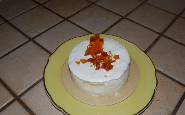 Îles flottante à la rose, éclats de caramel maison