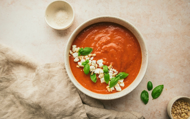 Gaspacho de tomates à la feta et au basilic