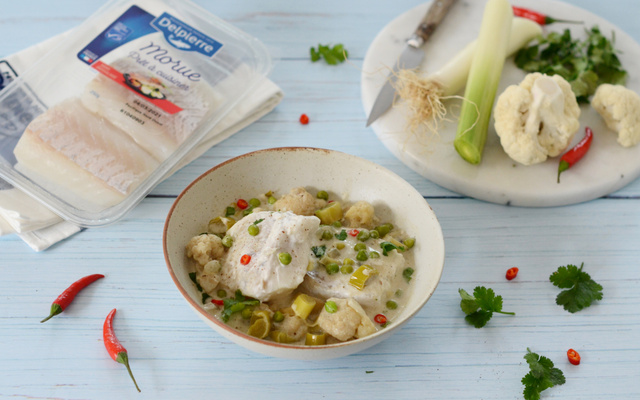 Morue pochée au lait de coco, curry de légumes