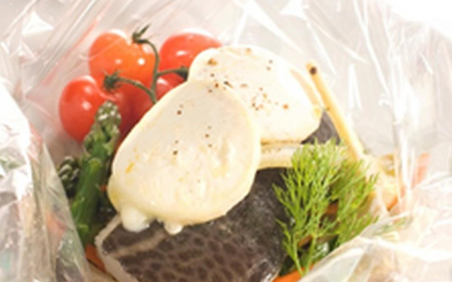 Papillote de cabillaud, Chavignol fondant et julienne de légumes