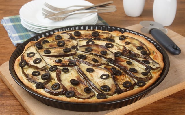 Tarte aux aubergines, féta et olives noires