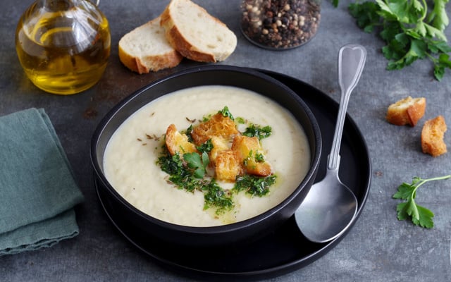 Velouté au céleri rave, poireau et cumin