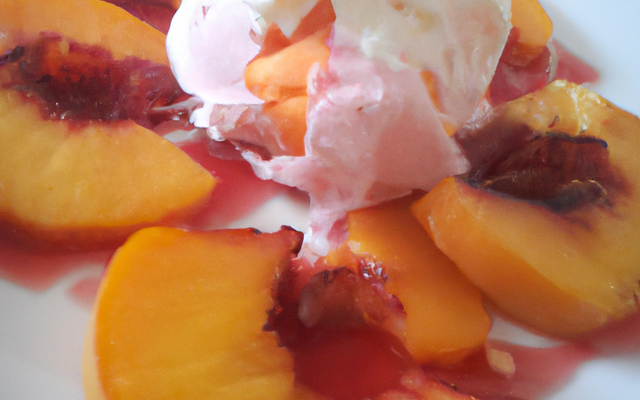 Pêches flambées et glace vanille