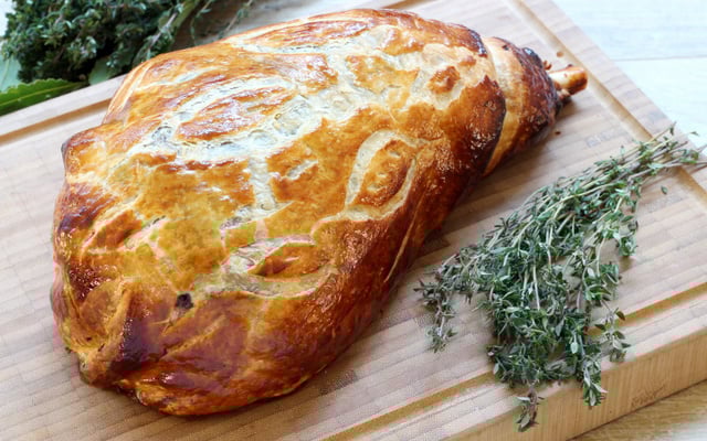 Gigot en croûte de thym et olives