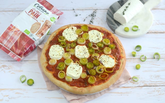 Pizza sans gluten aux légumes et au chèvre