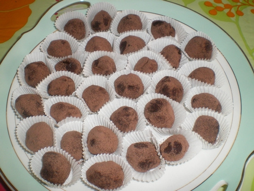 Truffes traditionnelles au chocolat noir et cacao en poudre non sucré
