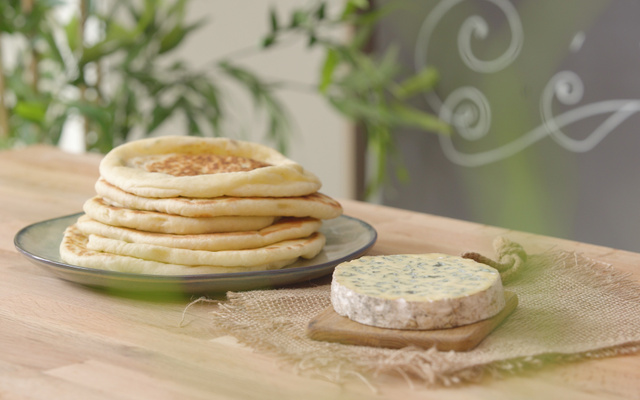 Cheese Naan à la Fourme d'Ambert