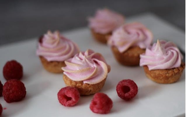 Tartelette à la framboise meringuée
