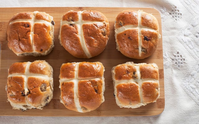 Hot cross buns