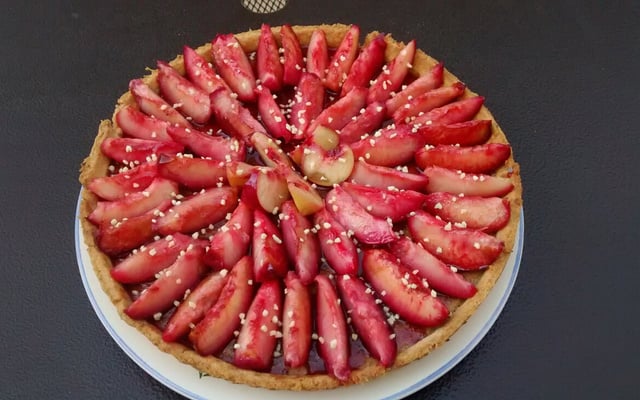 Tarte aux nectarines et pistaches concassées