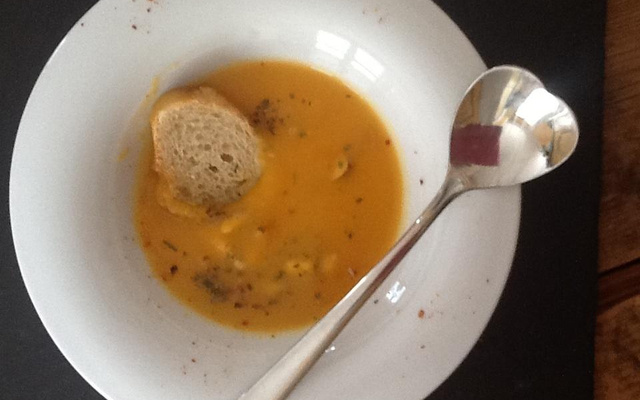 Soupe de patate douce aux baies de Pysalis