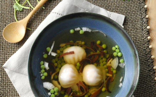Bouillon aux champignons noirs et Hacao