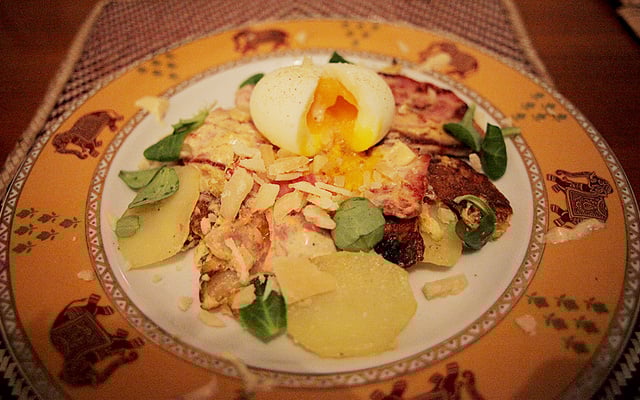 Galettes de pommes de terre et œuf mollet "façon carbonara"