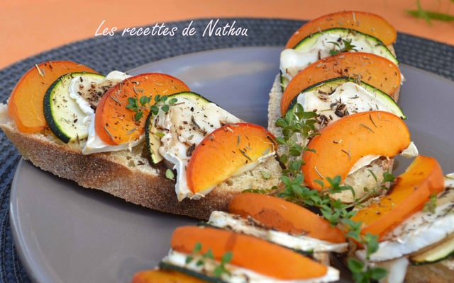 Crostinis aux abricots, courgette et fromage de chèvre