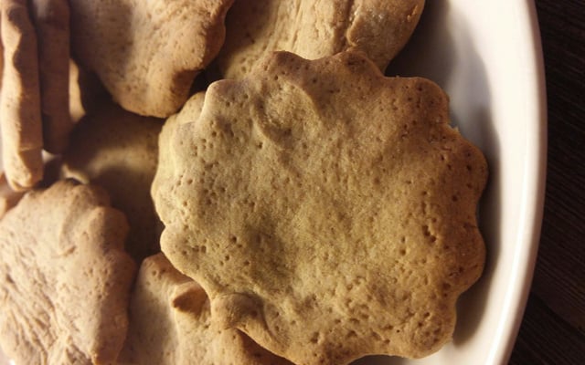 Petits sablés au miel et à la cannelle 