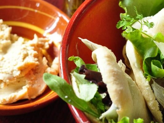Pitas fraîcheur poulet, houmous et jeunes pousses
