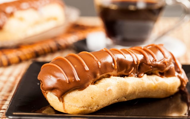 Eclair au chocolat et au café