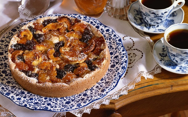 Tarte aux fruits secs, abricots et dattes