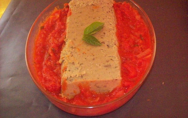 Terrine d'aubergine à la sauce tomate