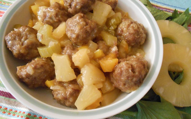 Boulettes de viande, sauce à l'ananas