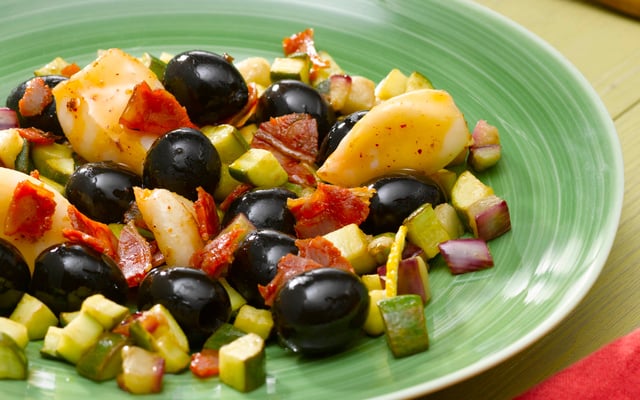 Poêlée d'olives aux petits calamars méditerranéens