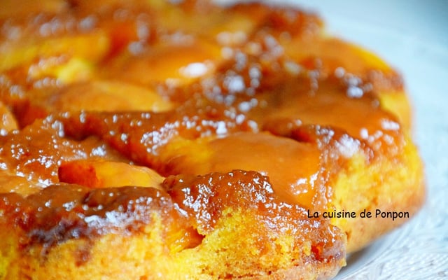 Gâteau renversé aux pêches caramélisées
