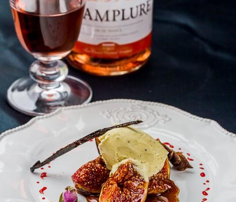 Figues rôties au Vin rosé et épices, Glace à la fève Tonka