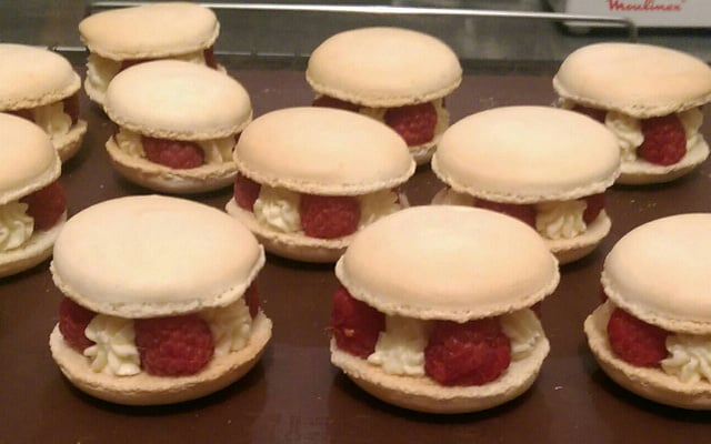 Macaron géant mascarpone framboise et macarons framboise
