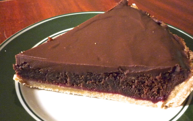 Tarte au chocolat et coulis de framboise