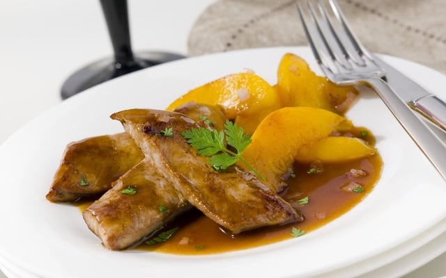 Aiguillettes de canard aux pêches et café