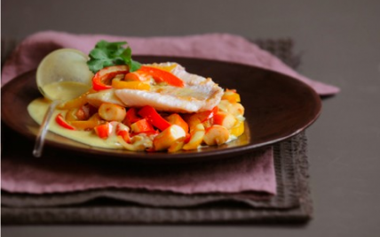 Curry de dorade et surimi au lait de coco et poivrons