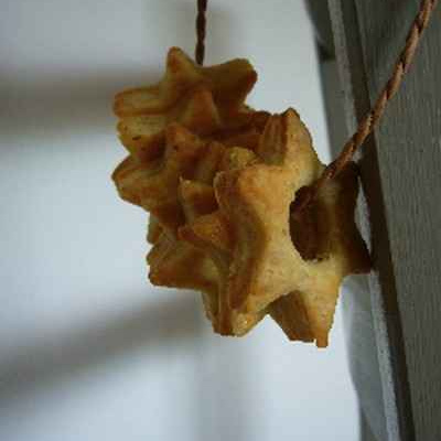 Etoiles croquantes au chèvre et figues séchées