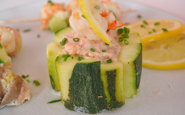 Mousses de courgettes aux fines herbes et aux crevettes