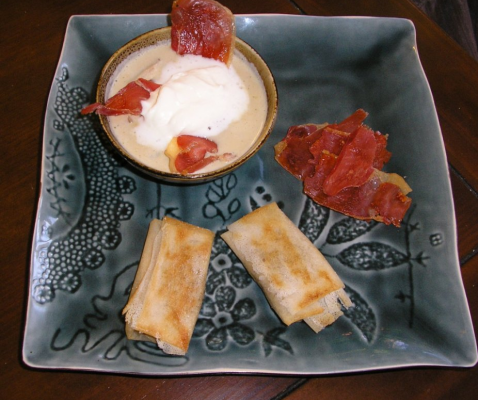 Cappucino de cèpes et ses bricks