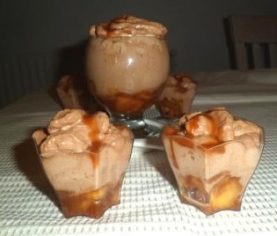 Mousse pralinée sur lit de pomme caramel beurre salé