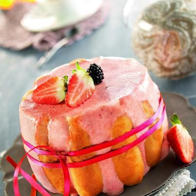 Charlotte aux fraises briochée