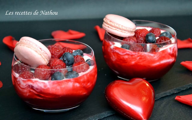Verrines au yaourt grec et coulis de framboises