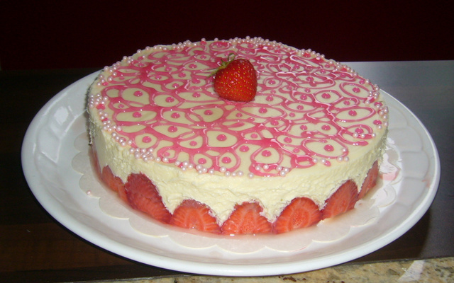 Entremets pistache, chocolat blanc façon fraisier