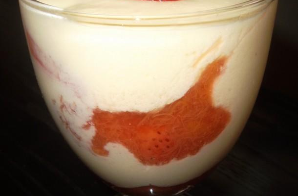 Mousse au chocolat blanc compote fraises rhubarbe