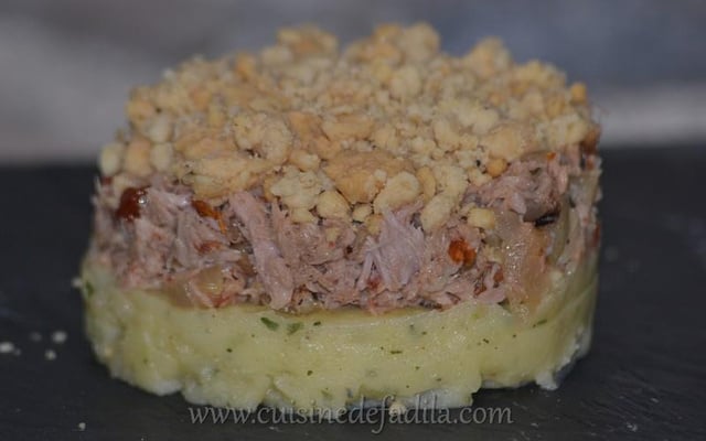 Crumble de thon à la tomate séchée sur son lit de pommes de terre
