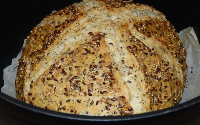 Pain aux six graines cuit en cocotte