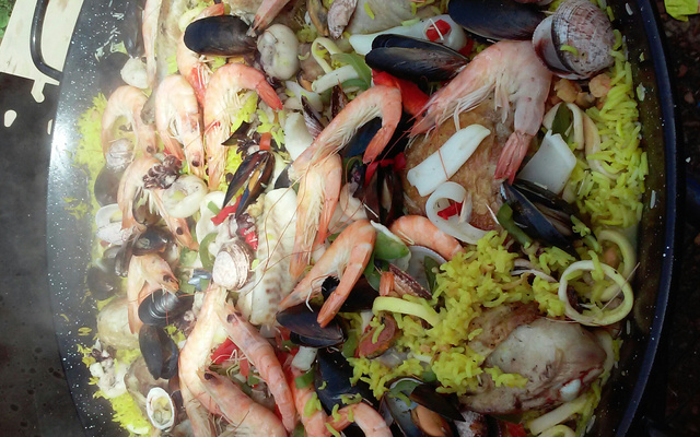 Paëlla au feu de bois