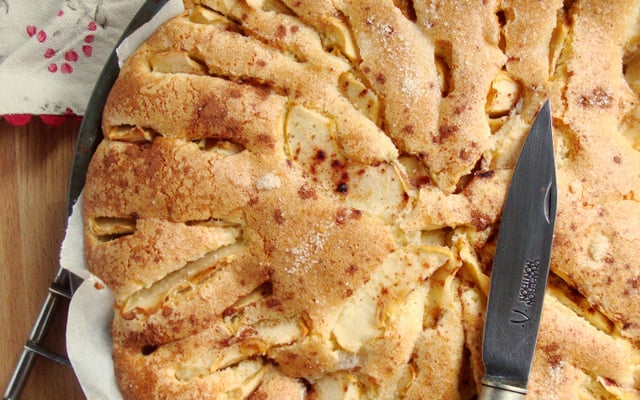 Gâteau rustique aux pommes et aux épices
