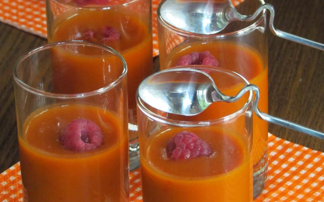 Petites crèmes apéritives poivrons et framboises