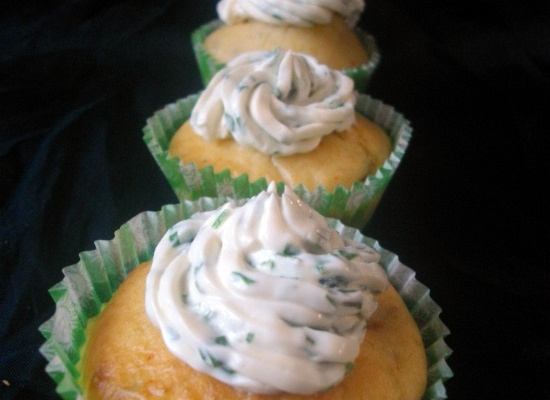 Cupcakes salés aux tomates séchées et glaçage philadelphia/ciboulette